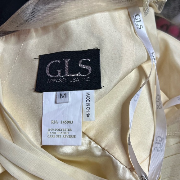 Elegant Cream Evening Gown - Picture 11 of 12